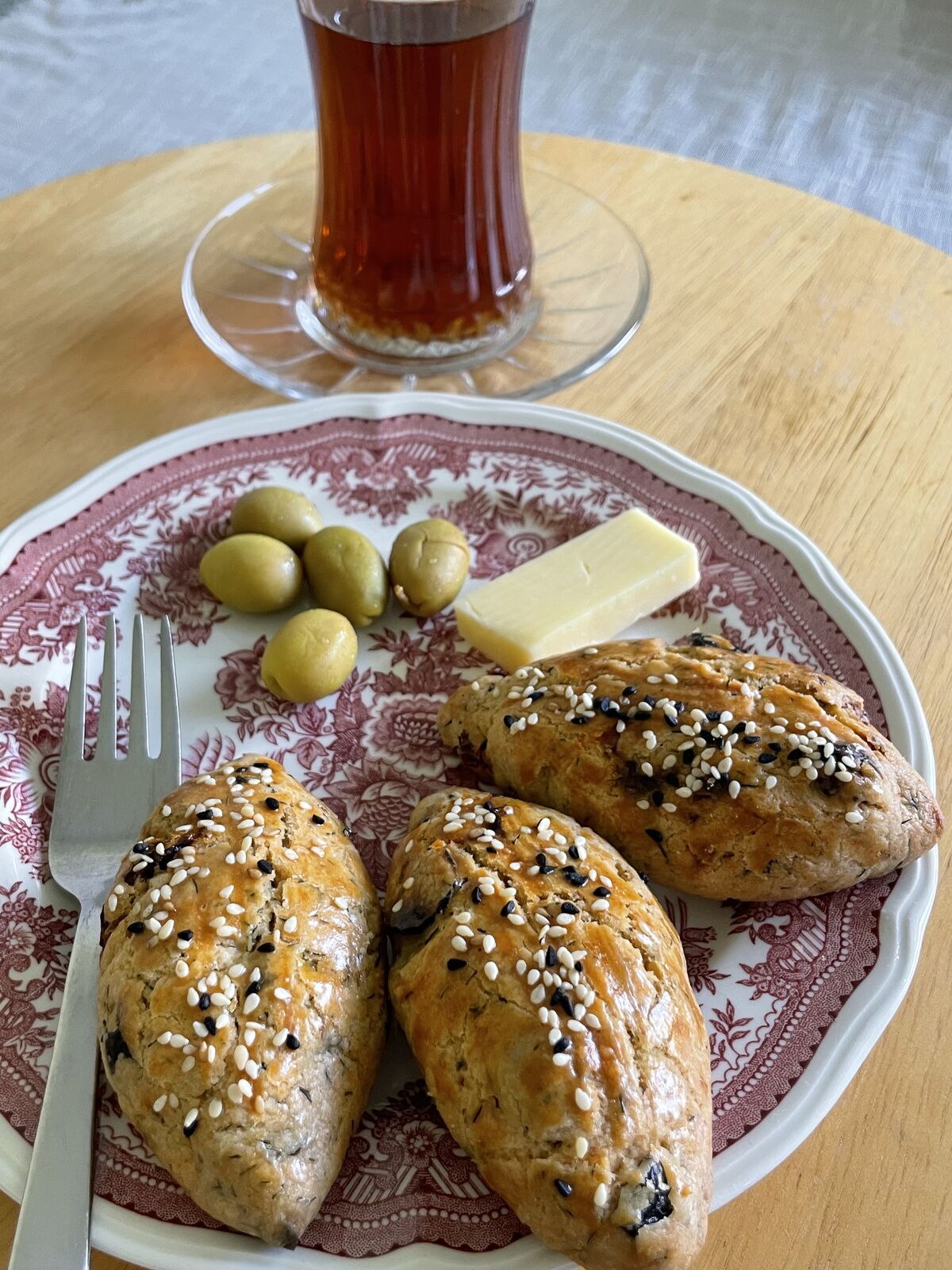 Dereotlu, Kuru Domatesli & Zeytinli Kıyır Poğaça
